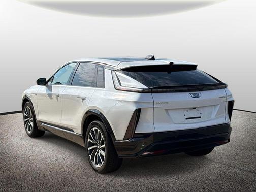 Crystal White Tricoat 2024 Cadillac LYRIQ Sport