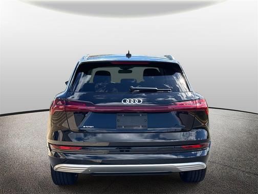 2019 Audi e-tron Premium Plus