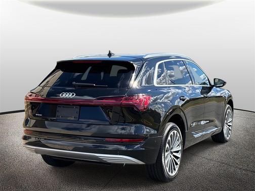 2019 Audi e-tron Premium Plus