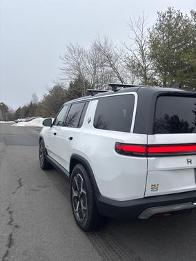 2023 Rivian R1S Adventure