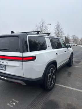 2023 Rivian R1S Adventure
