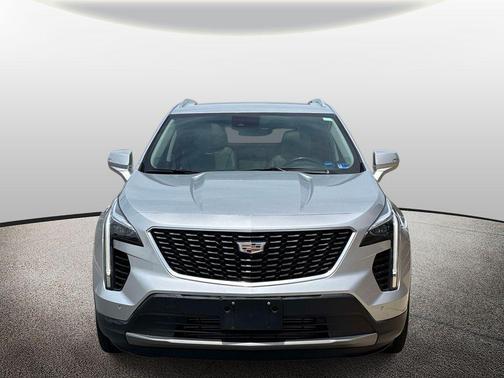 Radiant Silver Metallic 2019 Cadillac XT4 Premium Luxury