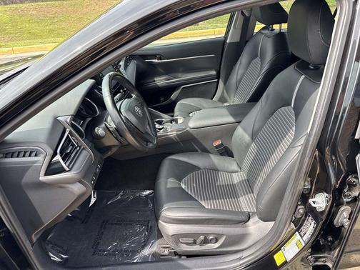 Midnight Black Metallic 2021 Toyota Camry SE