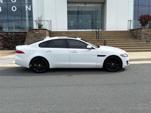 White 2016 Jaguar XF 35t Prestige