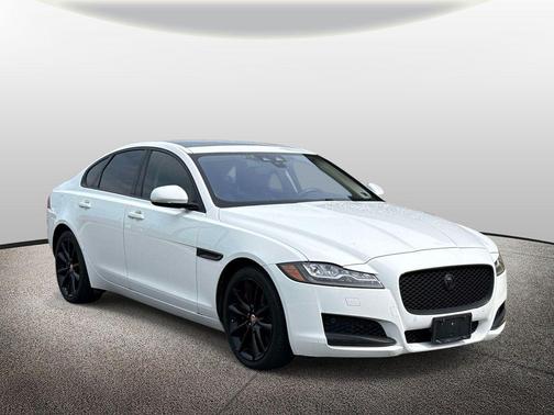 White 2016 Jaguar XF 35t Prestige