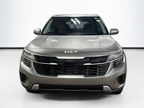 Steel Gray 2024 Kia Seltos LX