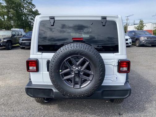 Bright White Clearcoat 2027 Jeep Wrangler Sport S