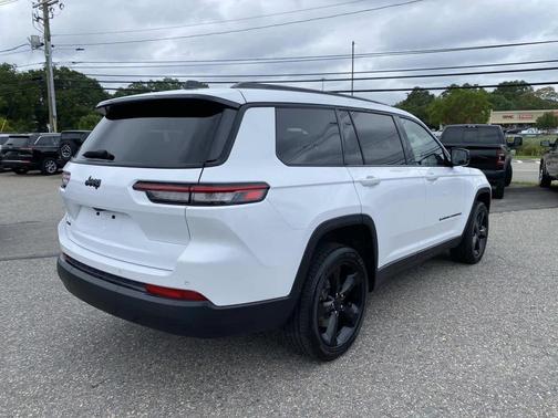 Bright White Clearcoat 2025 Jeep Grand Cherokee L Altitude