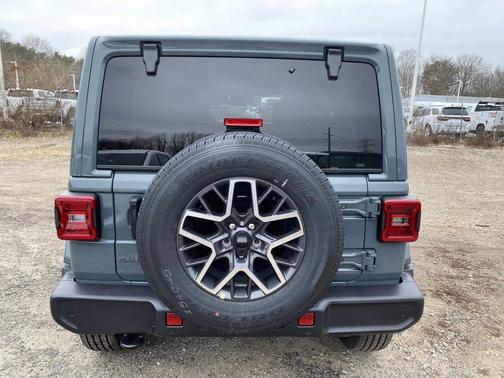 2026 Jeep Wrangler 4-Door Sahara 4x4