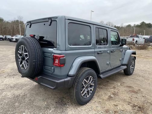 2026 Jeep Wrangler 4-Door Sahara 4x4