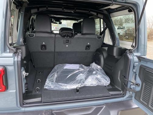 2026 Jeep Wrangler 4-Door Sahara 4x4