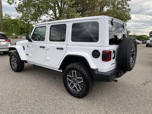 Bright White Clearcoat 2025 Jeep Wrangler 4-Door Sahara 4x4