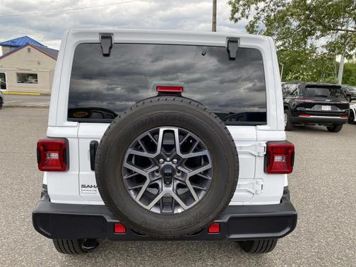 Bright White Clearcoat 2025 Jeep Wrangler 4-Door Sahara 4x4