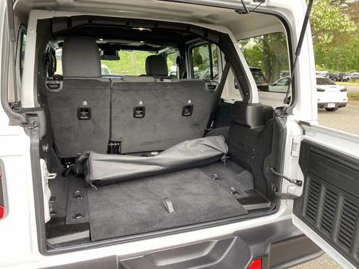 Bright White Clearcoat 2025 Jeep Wrangler 4-Door Sahara 4x4
