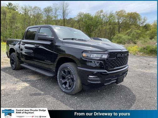 Diamond Black Crystal Pearlcoat 2026 RAM 1500 Express