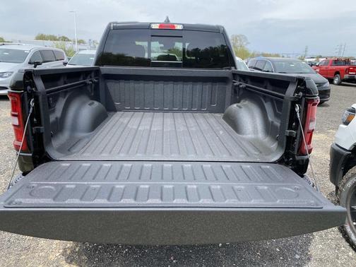 Diamond Black Crystal Pearlcoat 2026 RAM 1500 Express