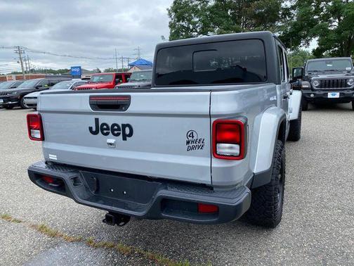 2022 Jeep Gladiator Sport