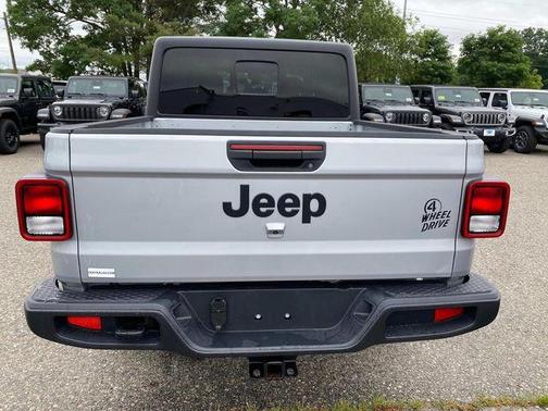 2022 Jeep Gladiator Sport
