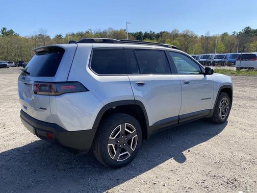 Silver Zynith Clearcoat 2026 Jeep Cherokee Laredo 4x4