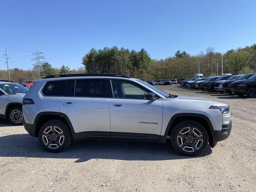 Silver Zynith Clearcoat 2026 Jeep Cherokee Laredo 4x4
