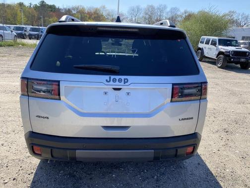 Silver Zynith Clearcoat 2026 Jeep Cherokee Laredo 4x4