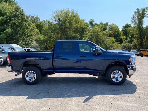 2024 RAM 2500 Tradesman Crew Cab 4x4 6'4' Box