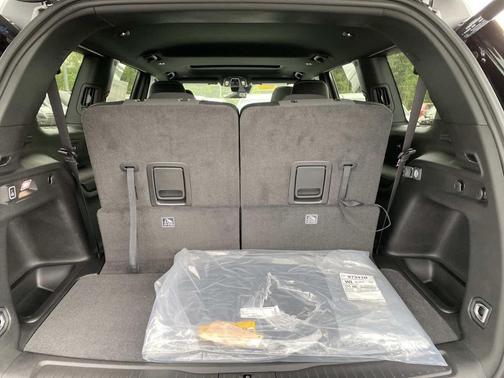Diamond Black Crystal Pearlcoat 2026 Jeep Grand Cherokee L Altitude