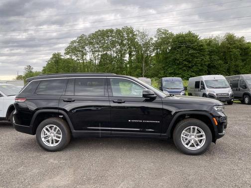 Diamond Black Crystal Pearlcoat 2026 Jeep Grand Cherokee L Altitude