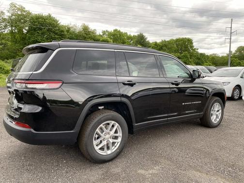 Diamond Black Crystal Pearlcoat 2026 Jeep Grand Cherokee L Altitude