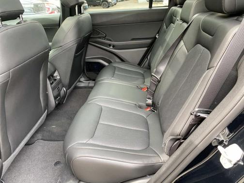 Diamond Black Crystal Pearlcoat 2026 Jeep Cherokee Overland
