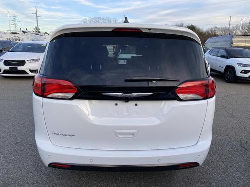 2026 Chrysler Voyager LX