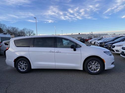 2026 Chrysler Voyager LX