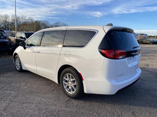 2026 Chrysler Voyager LX