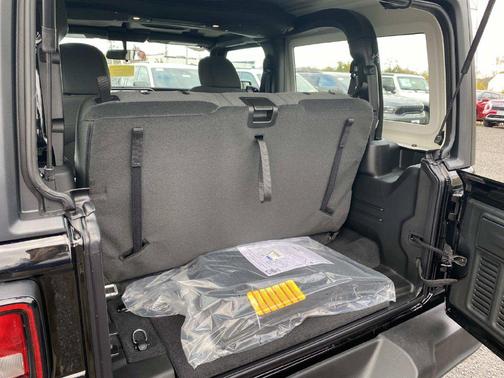 Black Clearcoat 2026 Jeep Wrangler Sport