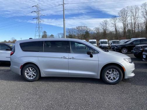 2026 Chrysler Voyager LX