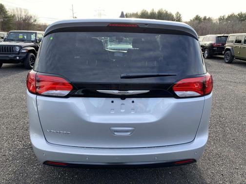 2026 Chrysler Voyager LX