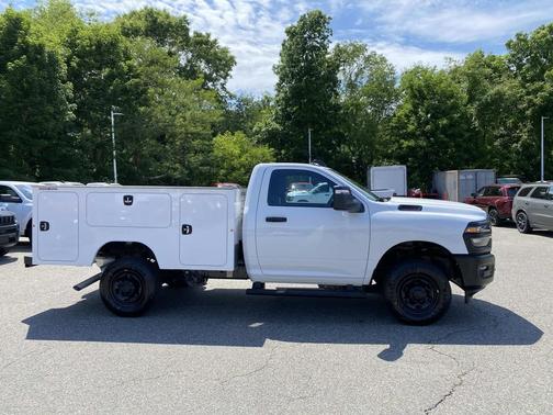 Bright White Clearcoat 2026 RAM 2500 Tradesman Regular Cab 4x4 8' Box
