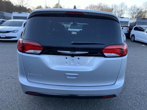 2026 Chrysler Voyager LX