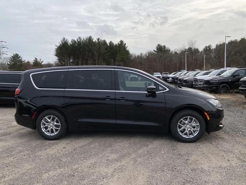 2026 Chrysler Voyager LX