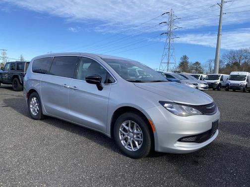 2026 Chrysler Voyager LX