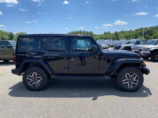 2025 Jeep Wrangler 4-Door Sahara 4x4