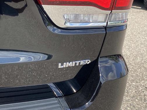 Diamond Black Crystal Pearlcoat 2022 Jeep Grand Cherokee Limited