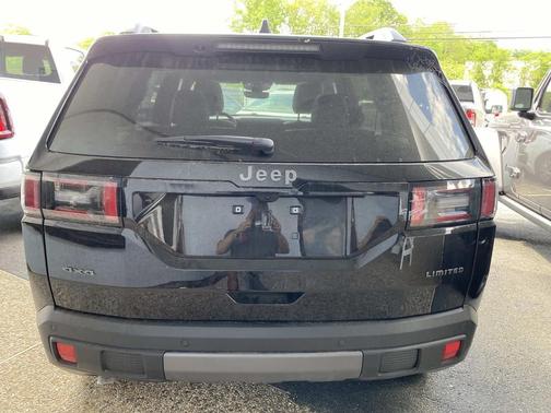 Diamond Black Crystal Pearlcoat 2026 Jeep Cherokee Limited