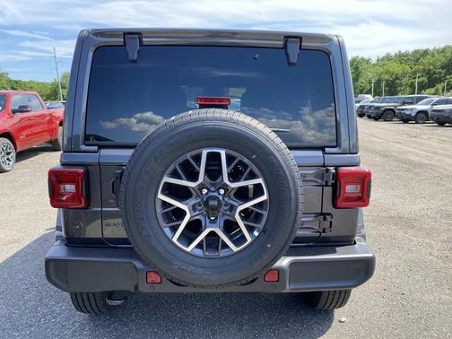 granite crystal metallic clearcoat 2026 Jeep Wrangler 4-Door Sahara 4x4