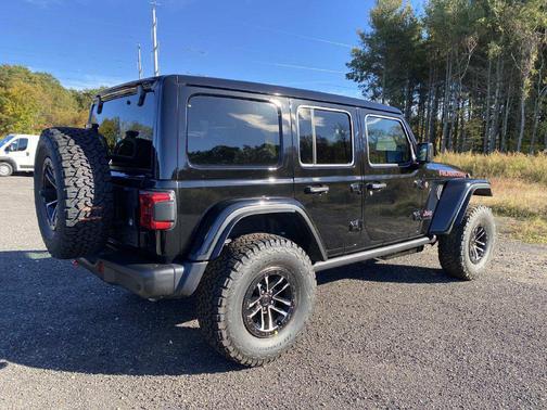 Black Clearcoat 2027 Jeep Wrangler Rubicon