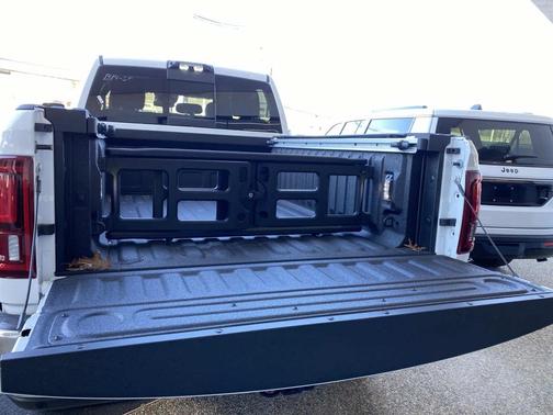 Bright White Clearcoat 2026 RAM 2500 Limited Crew Cab 4x4 6'4' Box