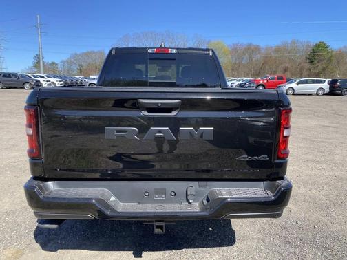 Diamond Black Crystal Pearlcoat 2026 RAM 1500 Express