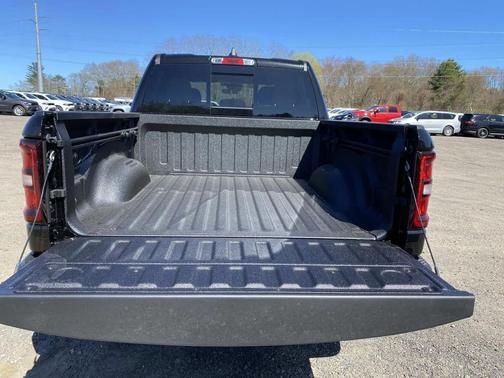 Diamond Black Crystal Pearlcoat 2026 RAM 1500 Express