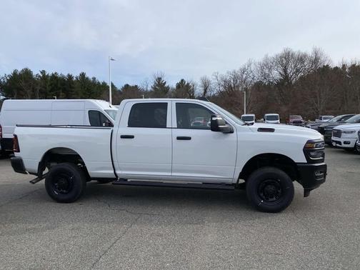 2026 RAM 2500 Tradesman Crew Cab 4x4 6'4' Box