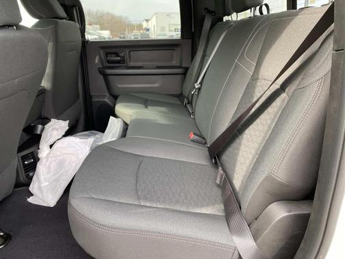 2026 RAM 2500 Tradesman Crew Cab 4x4 6'4' Box